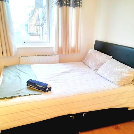 6 Bed House 3 Bathrooms Good Transport Links To London, Free Parking מראה חיצוני תמונה