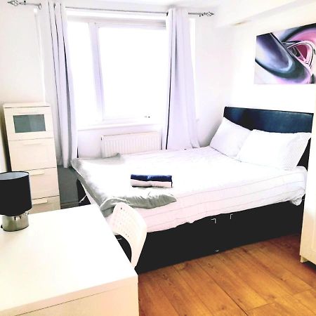 6 Bed House 3 Bathrooms Good Transport Links To London, Free Parking מראה חיצוני תמונה