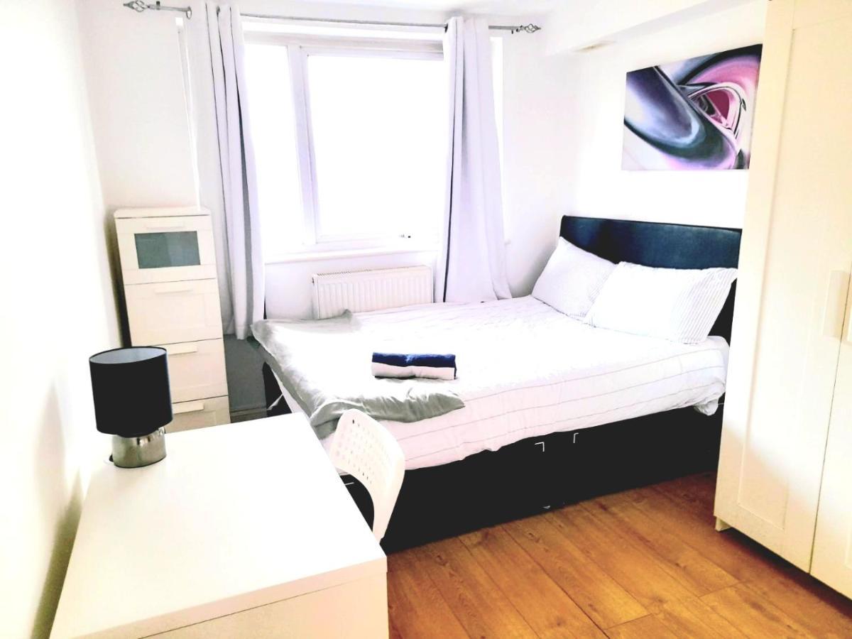 6 Bed House 3 Bathrooms Good Transport Links To London, Free Parking מראה חיצוני תמונה
